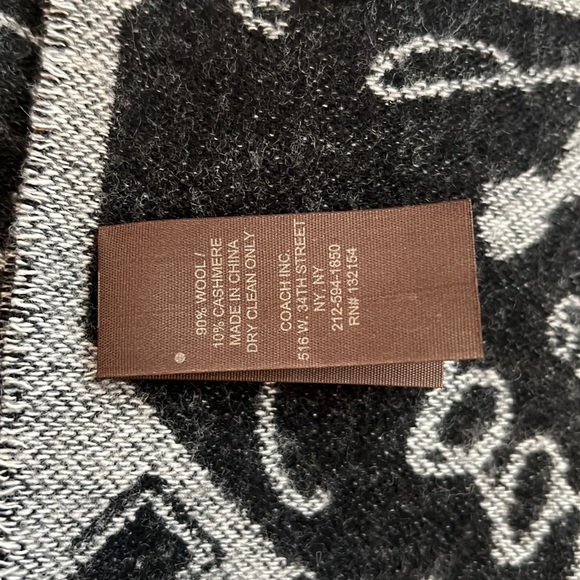 Coach Scarf - Picture 4 of 6